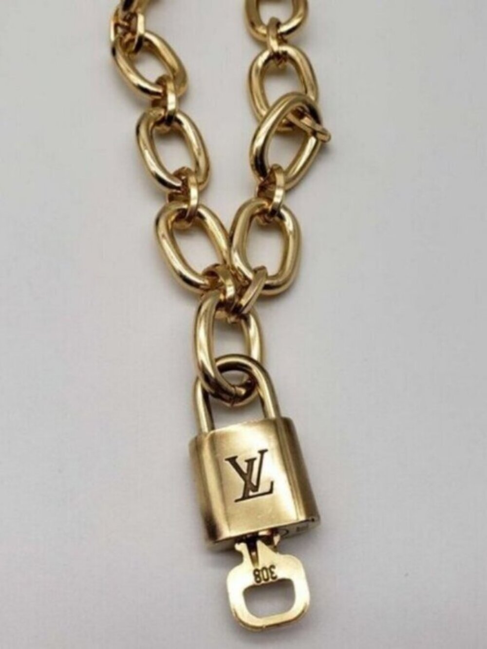 Gold-Plated Necklace with Authentic Louis Vuitton Padlock - Picture 6 of 15